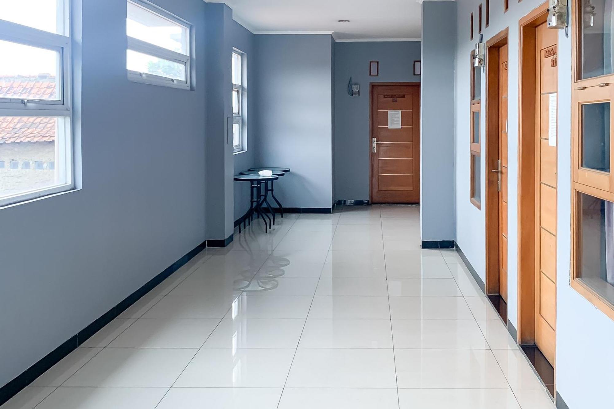 Karins Guesthouse Syariah Redpartner Bandung Exterior photo